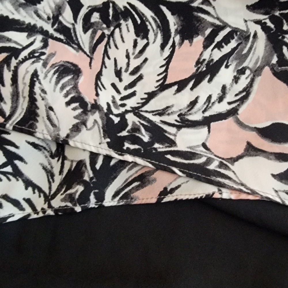 Karen Kane Top Blouse Size M Floral Print High Low Hem Sleeveless Tank - Picture 7 of 9